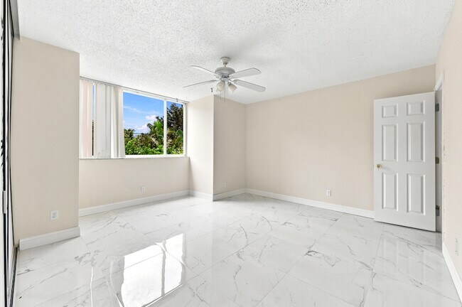 Building Photo - 5120 Elmhurst Rd