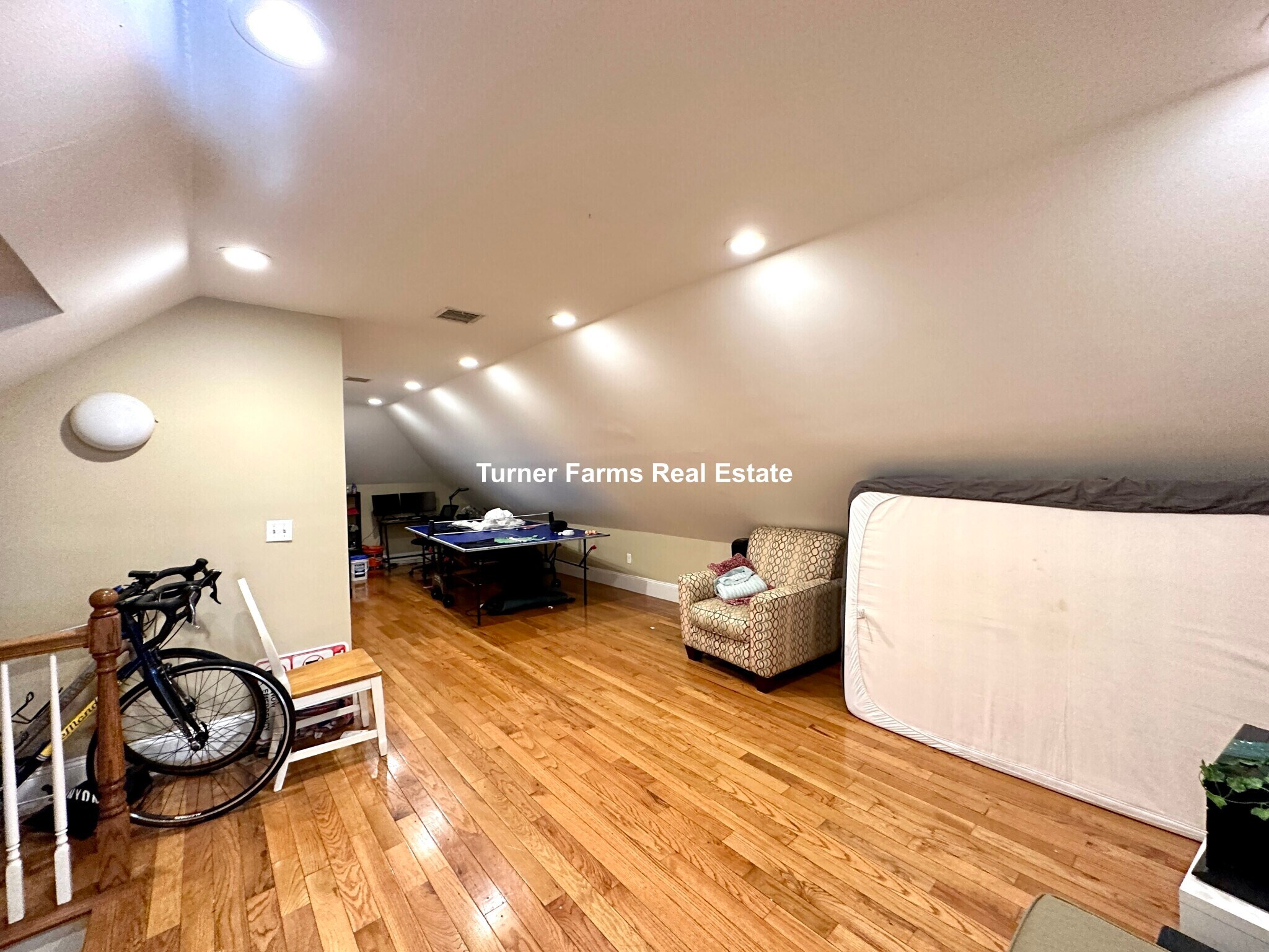 Building Photo - 44 Hillside St