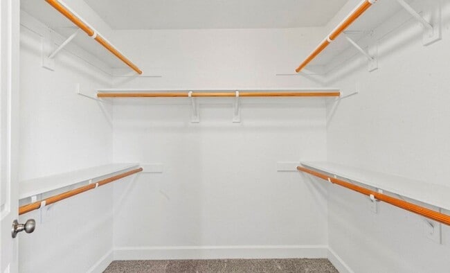 Building Photo - Spacious and Stylish 3 bedroom, 2.5  bath ...