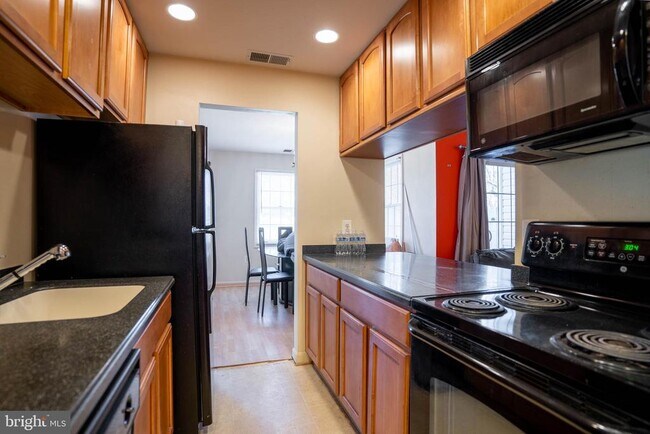 Building Photo - 105 Westwick Ct