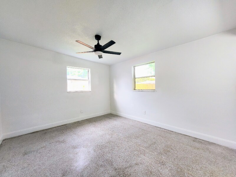 Building Photo - 5311 5th St Ct E