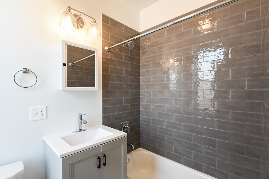 Building Photo - 3405 W Fullerton Ave