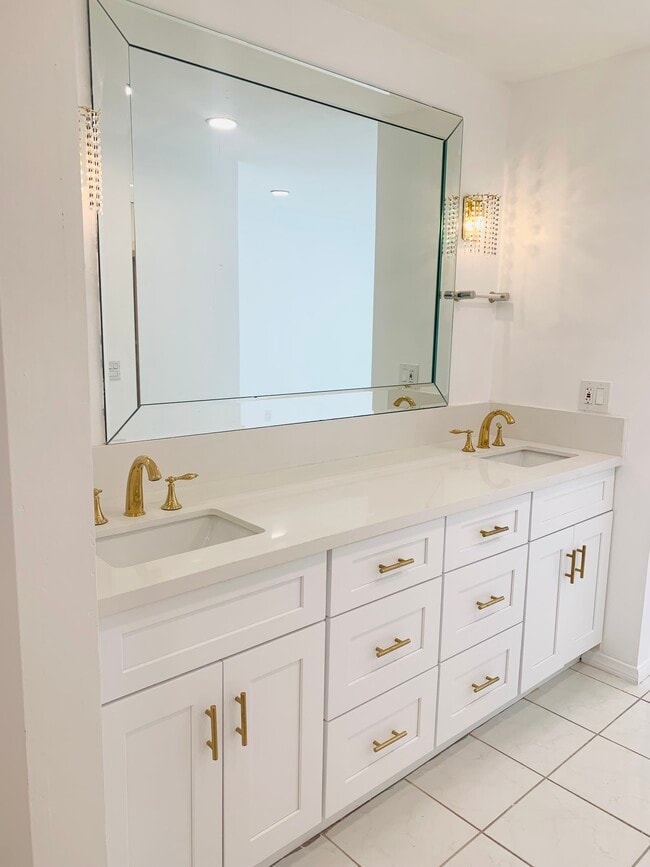 Building Photo - 5301 Balboa Blvd