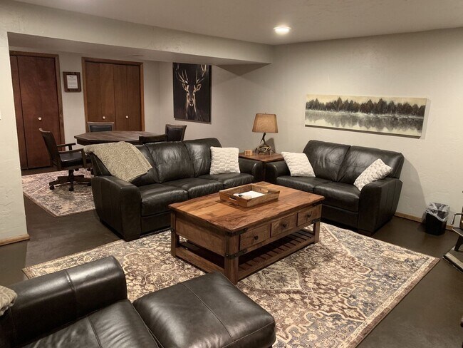 Building Photo - Peaceful 5 bdrm Mountain retreat in Woodla...