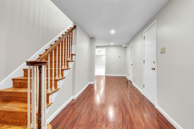 Building Photo - 8616 Chateau Dr