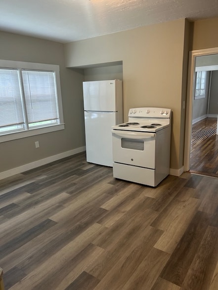 Building Photo - 29-31-31 Stone St