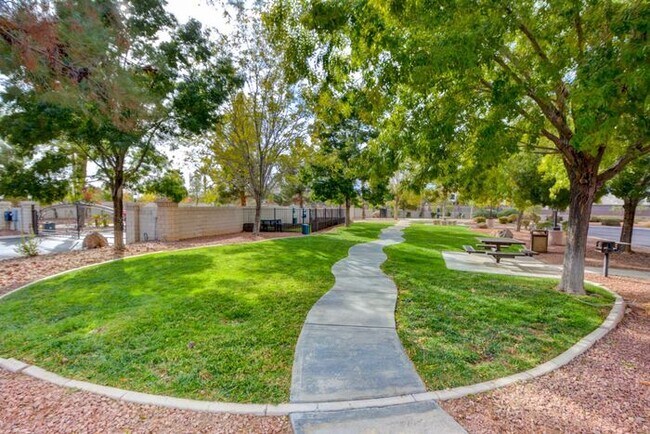Building Photo - Renovated and Modern. This fantastic 2br in a gated community in Silverado Ranch has all the amen...