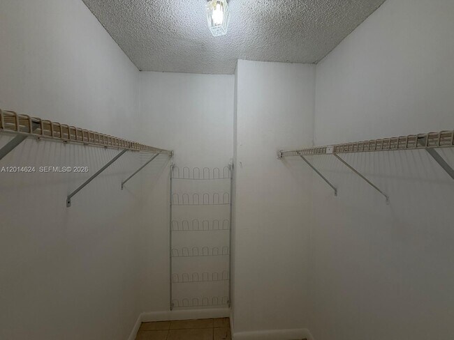 Building Photo - 1200 NE Miami Gardens Dr