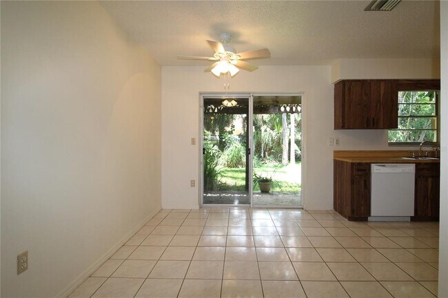 Building Photo - 1819 Vamo Dr