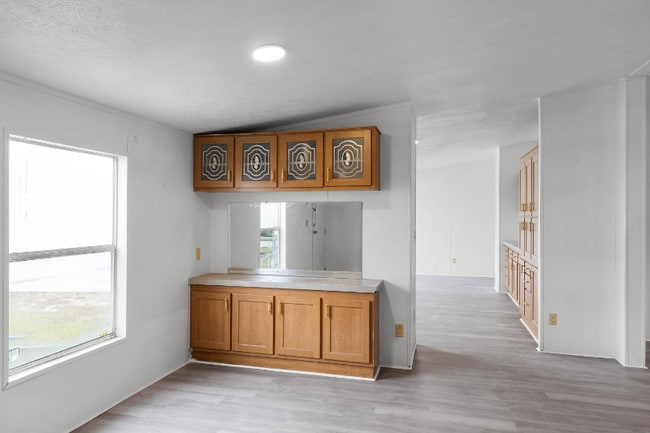 Building Photo - 571 Lindsey Dr