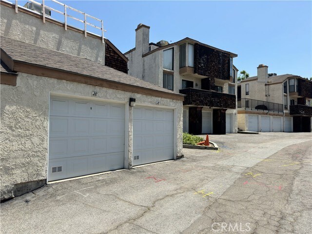 Building Photo - 950 W Lambert Rd
