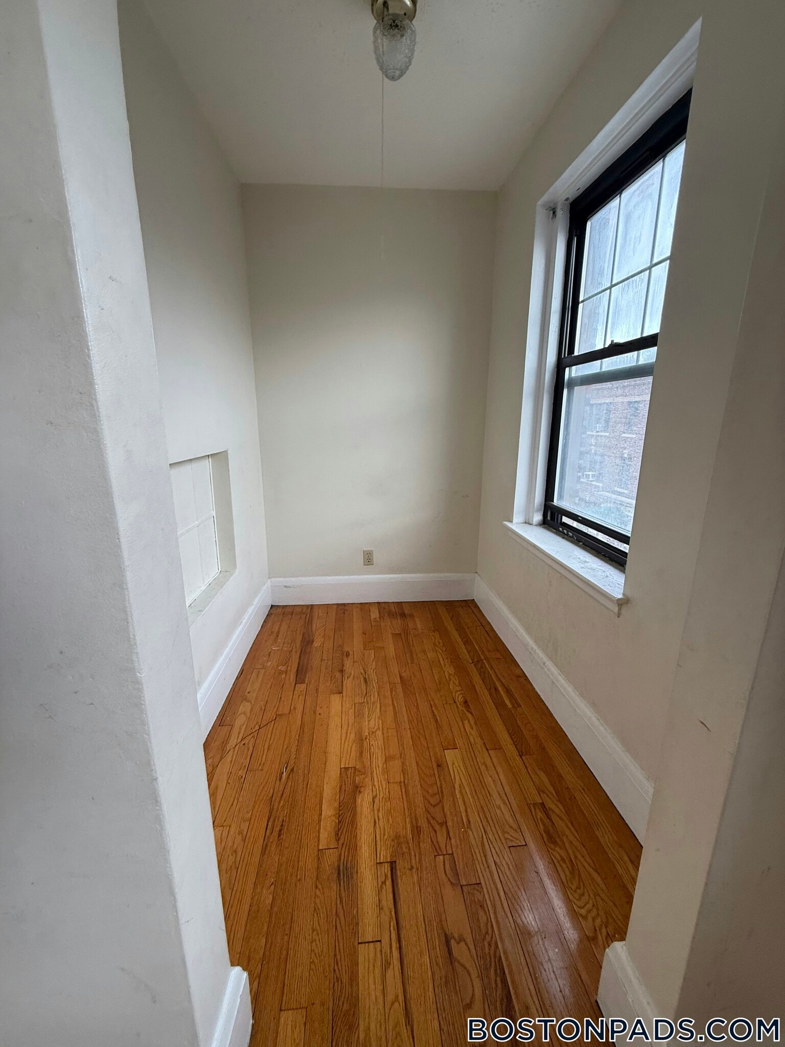 Building Photo - 349 Pleasant St