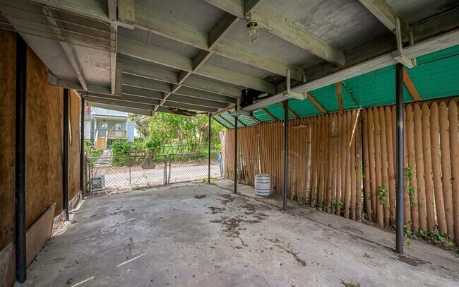 Building Photo - 124 Collins Ave