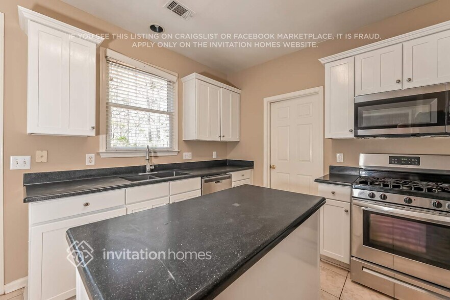 Building Photo - 2923 Misty Rock Cove