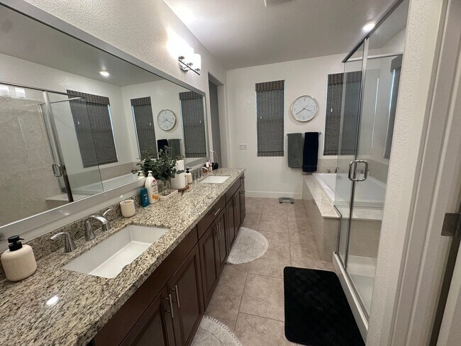 Building Photo - Available Soon!! Gorgeous 5 Bedroom in Elk Grove!!