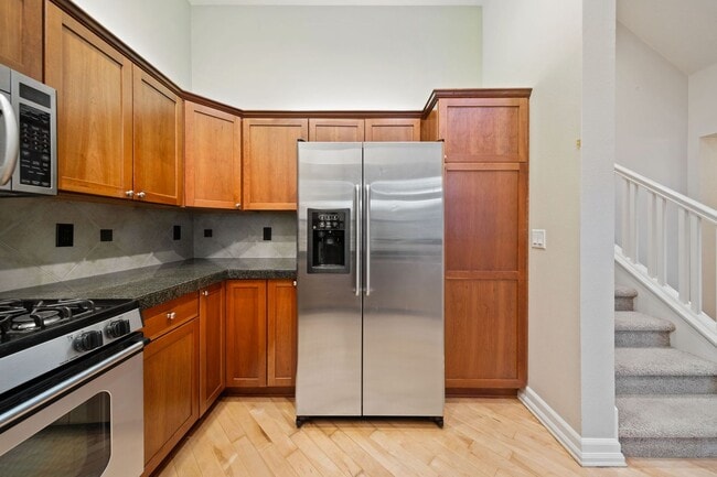 Building Photo - 6610 NE Rosebay Dr
