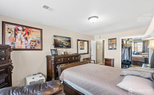 Building Photo - 390 College Dr E