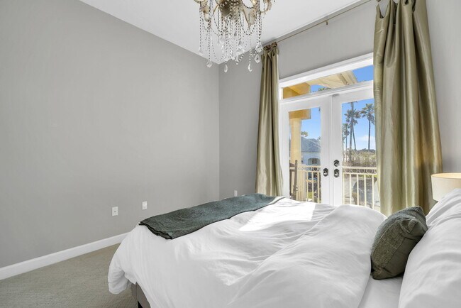 Building Photo - 1393 Sunset Beach Dr