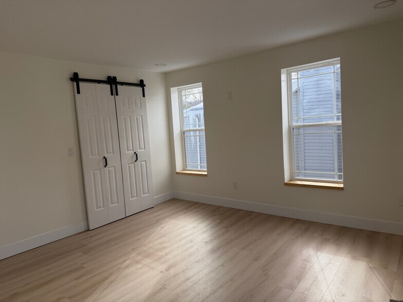 Building Photo - 204 E Plank Rd