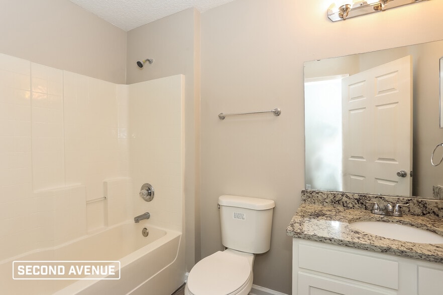 Building Photo - 10659 Sandy Oaks Dr