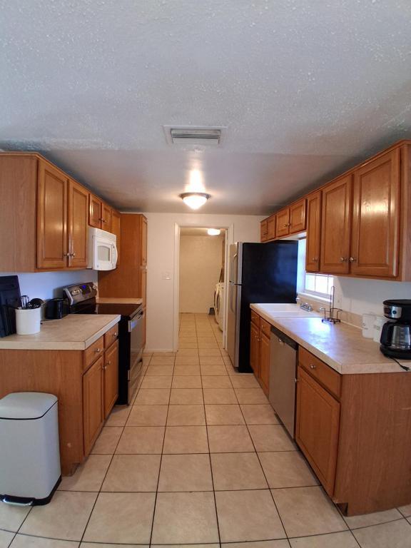 Building Photo - 6115 Hopkins Dr N