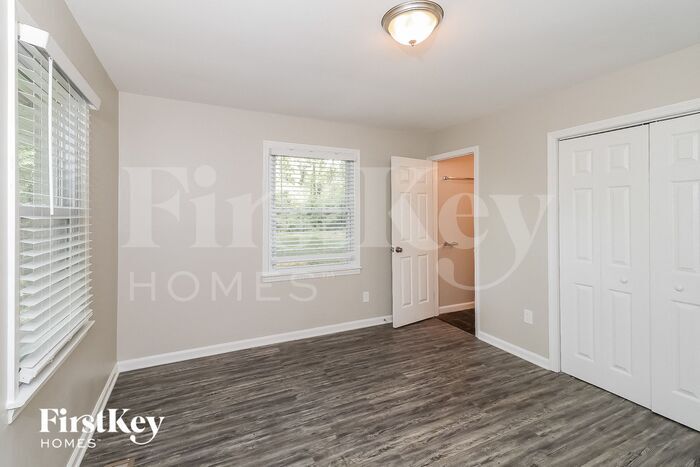 Building Photo - 2296 Lakewood Dr NW