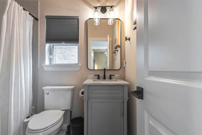 Building Photo - 11005 Upland Forest Dr