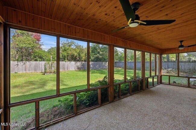 Building Photo - 144 Rollingwood Dr