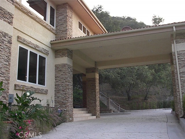 Building Photo - 2124 Glen Ivy Dr