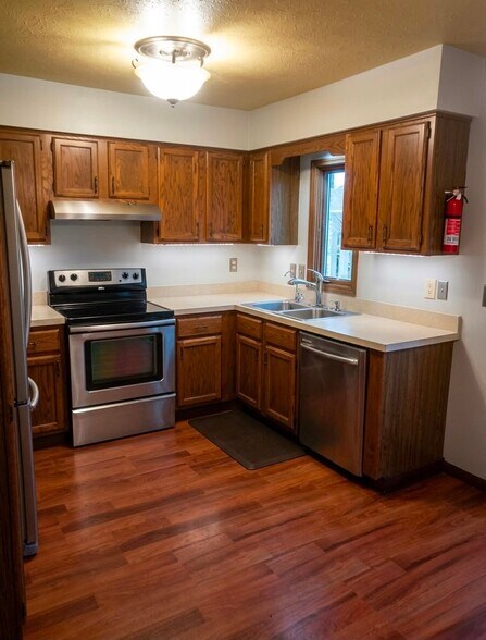 Building Photo - 1541 Park Pl Dr