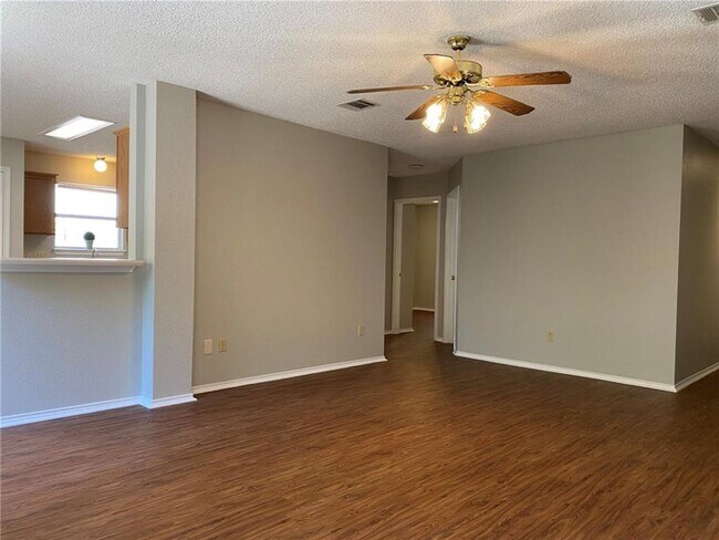 Building Photo - 1707 Timberwood Dr