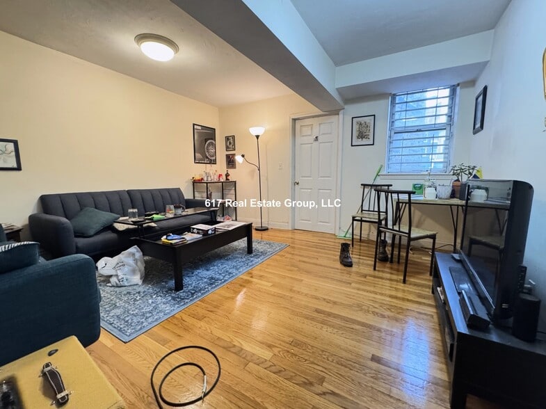 Building Photo - 1122 Commonwealth Ave