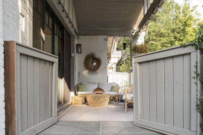 Building Photo - 801 Durant Pl NE