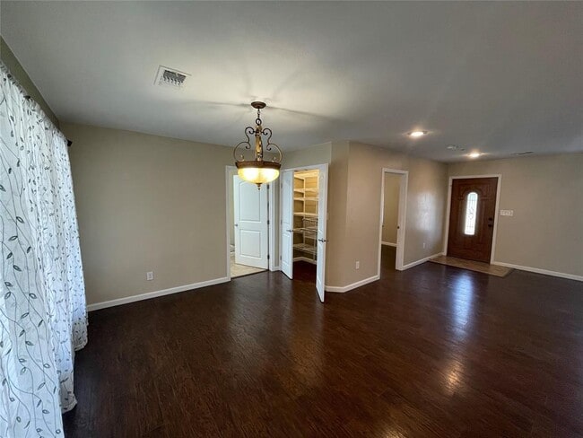 Building Photo - 111 Hillview Ln