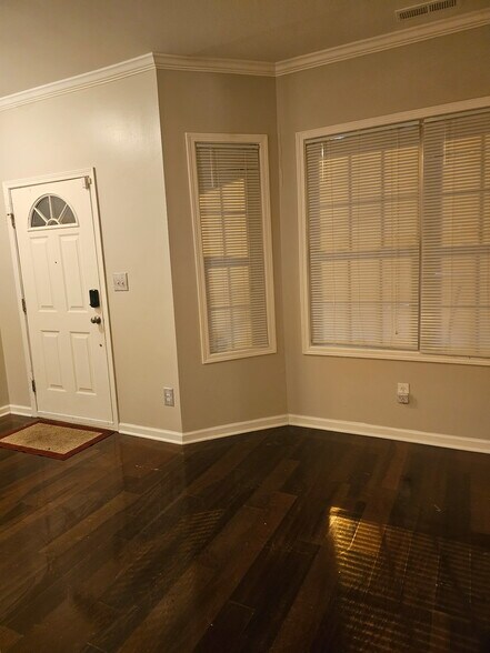 Building Photo - 650 Ganyard Farm Way