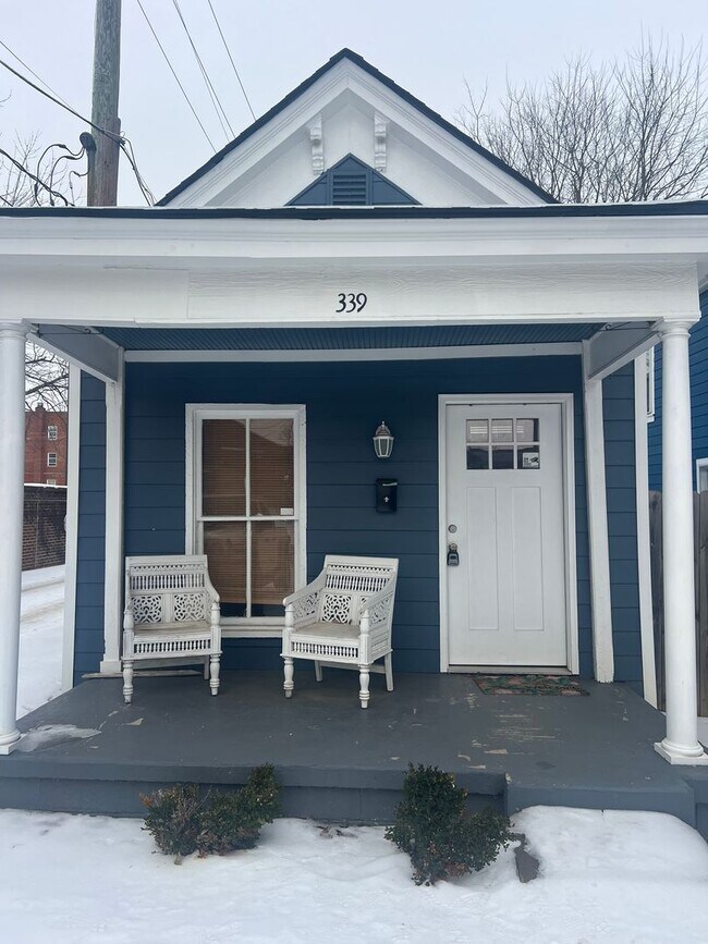 Building Photo - This Home is available NOW, cannot be held