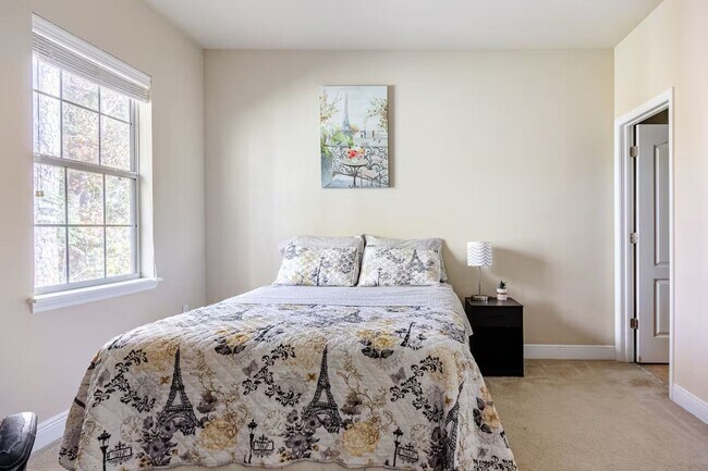 Building Photo - Fully Furnished 3-Bedroom/3-Bath Townhome