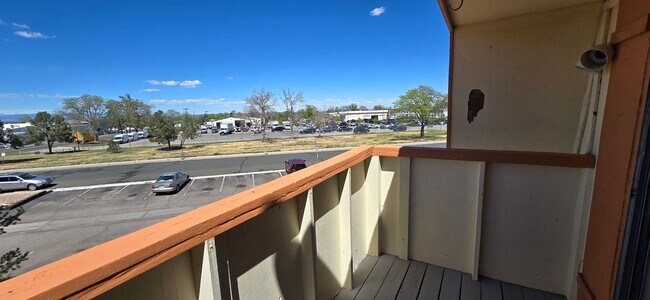 Building Photo - Top-floor 2-bedroom, 1-bath condo in Thornton with lots of natural light.