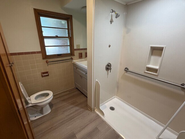 Building Photo - 1322 Alms Dr