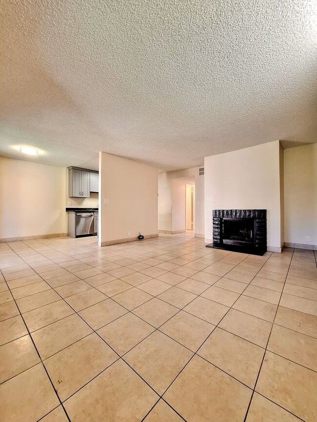 Building Photo - Beautifully Remodeled Second Floor Condo A...