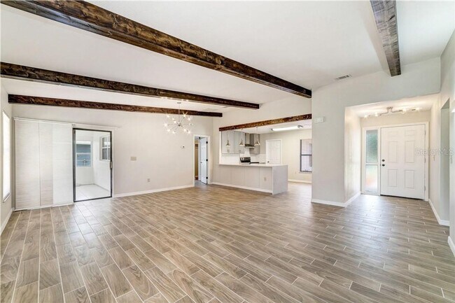 Building Photo - 612 Estrada Ln