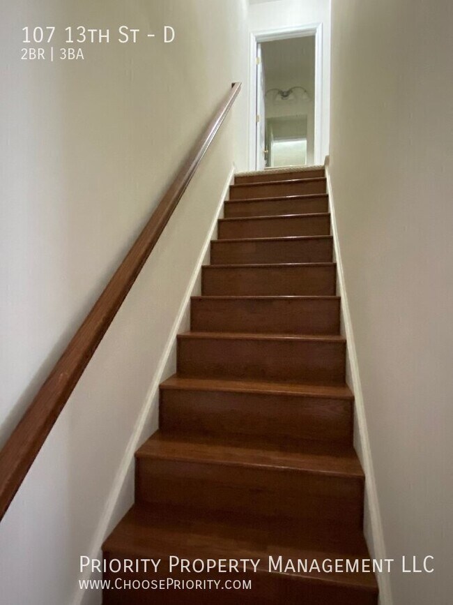 Building Photo - 107 13th St