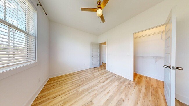 Building Photo - 577 Piper Ave