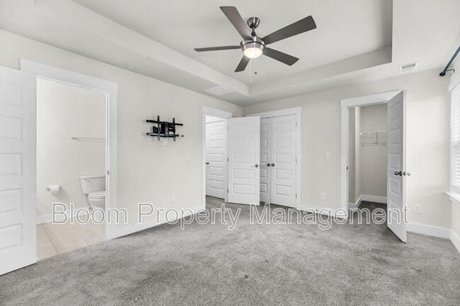 Building Photo - 7770 Park Gate Dr