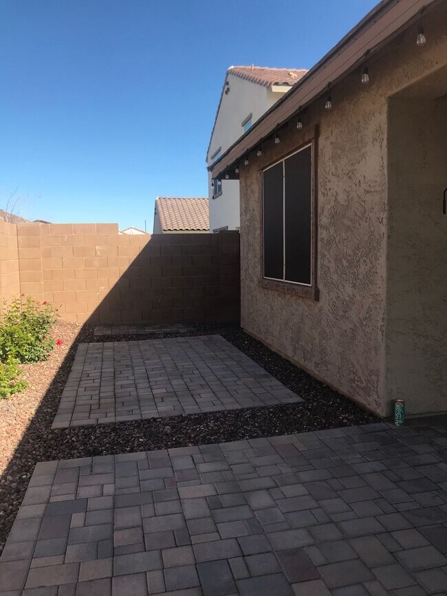 Building Photo - Beautiful Newer 3 bedroom Home Sweetwater ...