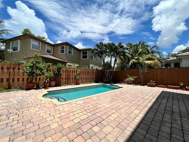 Building Photo - 8034 NW 111th Ct