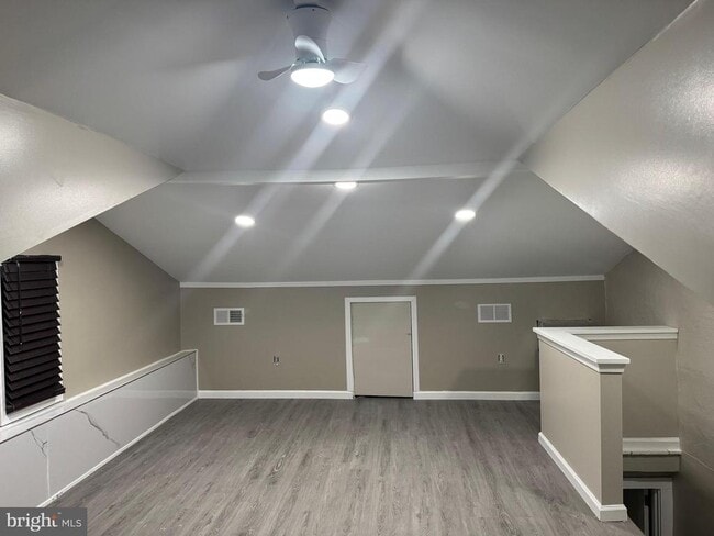 Building Photo - 725 W Mt Vernon St