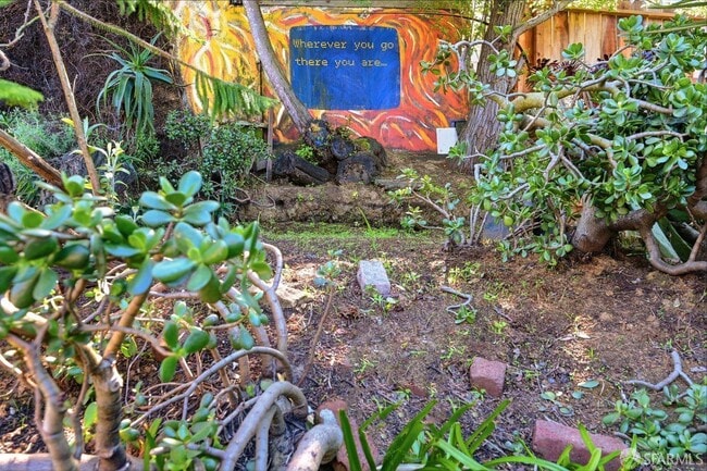 Building Photo - 1529 Hampshire St