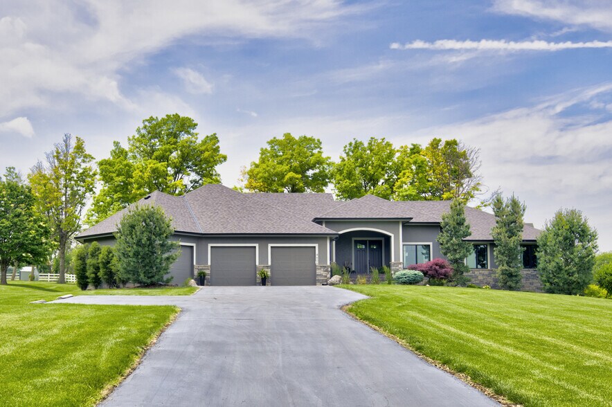 Building Photo - 4606 S 184th Plz