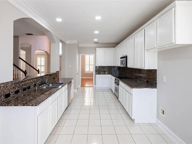 Building Photo - Beautiful 4 bedroom 3 bath home in a quiet...